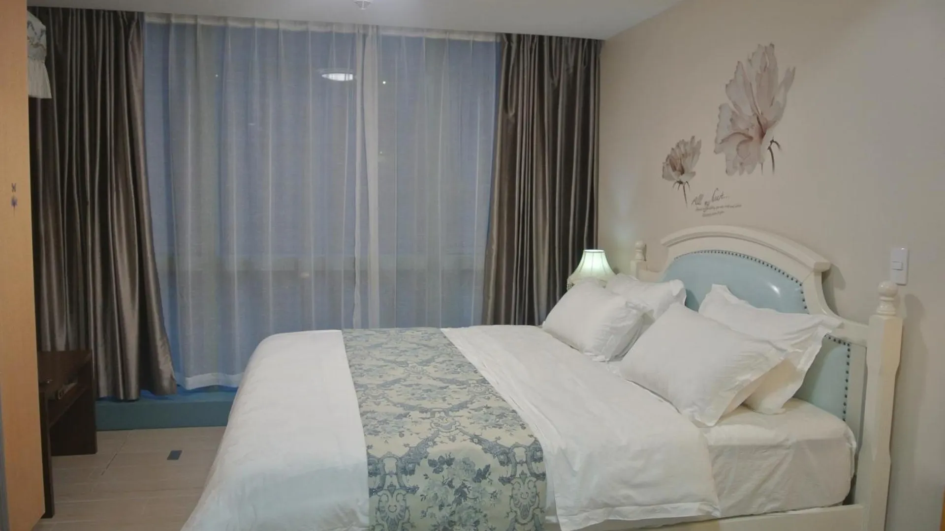 アパート One Uptown Residences マニラ市 フィリピン